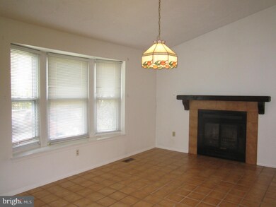 9415 Gunview Rd, Nottingham, MD 21236 - photo 3