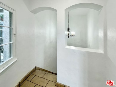 124 N Mansfield Ave, Los Angeles, CA 90036 - photo 2