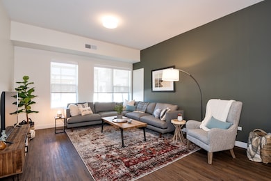 unlisted-address, Elmhurst, IL 60126 - photo 4