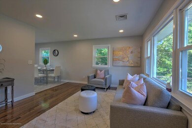 04-LIVING ROOM