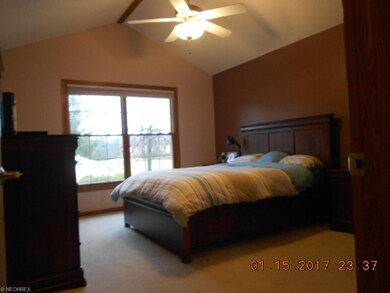 Large Mbr suite with vaulted ceiling