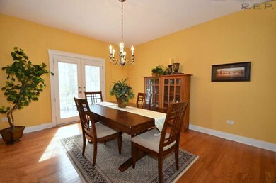 620 S Wright St, Naperville, IL 60540 - photo 5