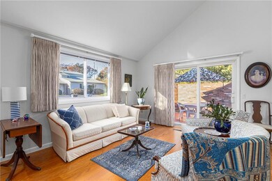 932 Williamsburg Cir, Warwick, RI 02886 - photo 5