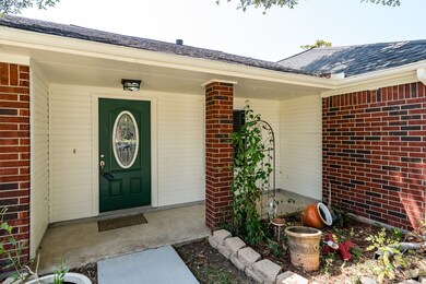 Cozy front porch area, great for the relaxing evenings