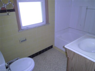 15996 Ravine Dr, Cleveland, OH 44112 - photo 7