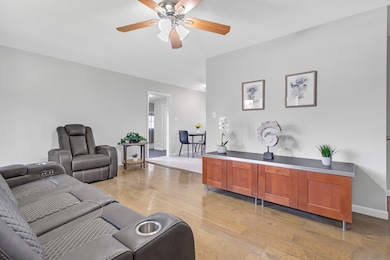 403 Arrowhead Trail, Carol Stream, IL 60188 - photo 4