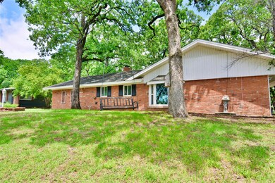 1001 Forest Oaks Ln, Hurst, TX 76053 - photo 4