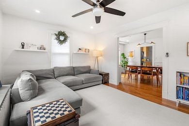 517 Heath St unit 2, Chestnut Hill, MA 02467 - photo 2