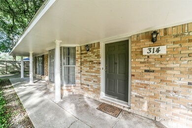 314 Coke Ln, Alvin, TX 77511 - photo 3