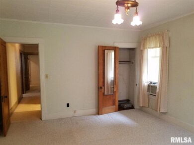 1109 W Locust St, Davenport, IA 52804 - photo 4