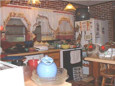Kitchen - All appliances stay!