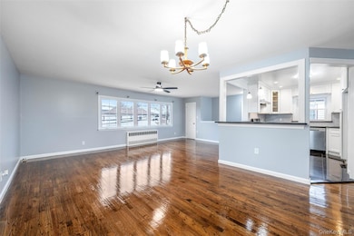 22 Sandalwood Ave unit 2nd Floor, Valley Stream, NY 11581 - photo 6