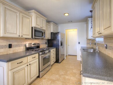 1398 E 140th Place, Glenpool, OK 74033 - photo 7