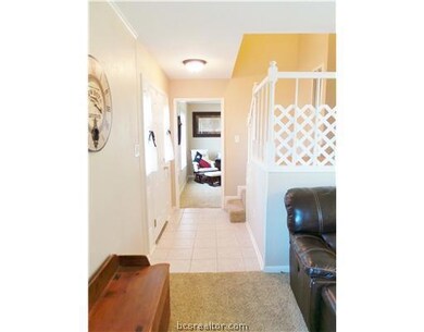 Entry/Foyer.