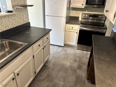 4304 Hyde Park unit 8, North Olmsted, OH 44070 - photo 7