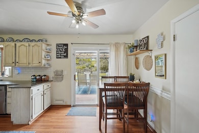 Eat-in Kitchen