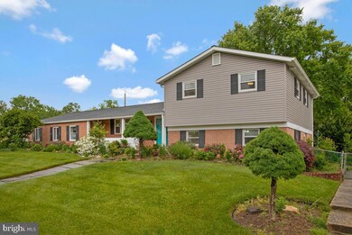 16113 Laurel Ridge Dr, Laurel, MD 20707 - photo 2