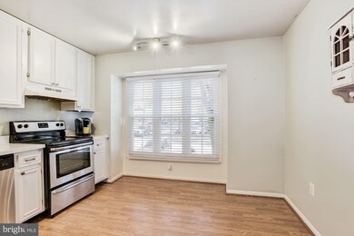 1490 Lowell Ct, Crofton, MD 21114 - photo 4