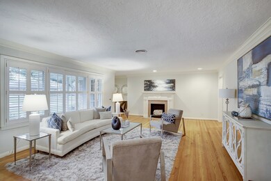 Enjoy the bright and airy atmosphere of this cozy