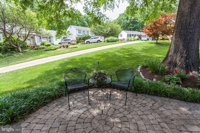 8109 W Point Dr, Springfield, VA 22153 - photo 2