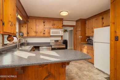 102 Wynne Rd, Havelock, NC 28532