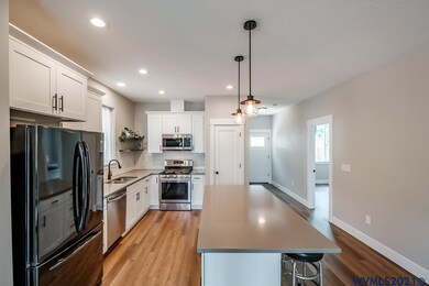 990 17th St NE, Salem, OR 97301 - photo 5