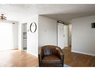 2082 Carmel Ave, Eugene, OR 97401 - photo 7