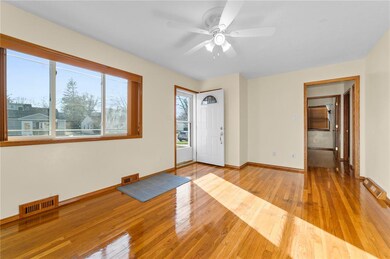 2432 9th Ave SW, Cedar Rapids, IA 52404 - photo 6