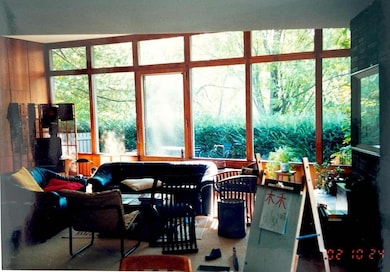 Living room looking towards the dining room - pict
