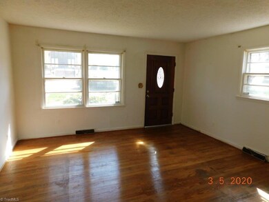 406 Hubbard St, Reidsville, NC 27320 - photo 5