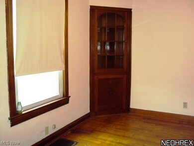 2327 E 29th St, Lorain, OH 44055 - photo 5