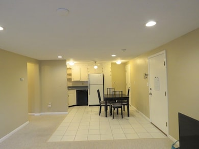 6 Hallmark Gardens unit 4, Burlington, MA 01803 - photo 4