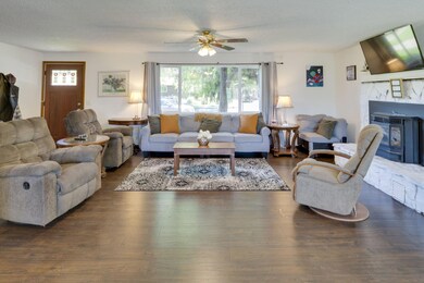 1212 NE Hollinshead Dr, Bend, OR 97701 - photo 4