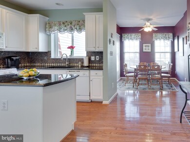 13027 Park Crescent Cir, Herndon, VA 20171 - photo 4