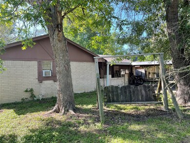 6427 Silver Chalice Dr, Houston, TX 77088 - photo 2