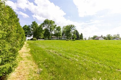 308 Maple St, Center Point, IA 52213 - photo 4