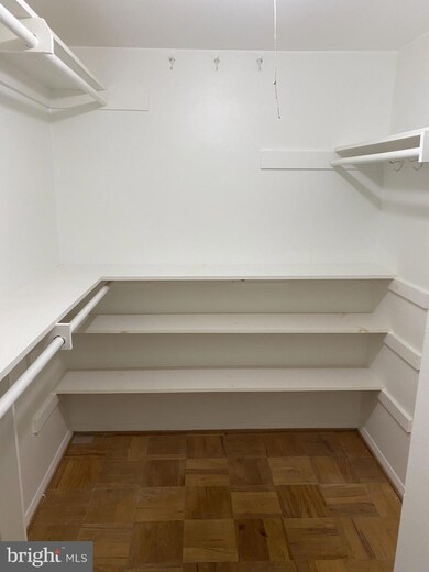 7527 Spring Lake Dr, Bethesda, MD 20817 - photo 3