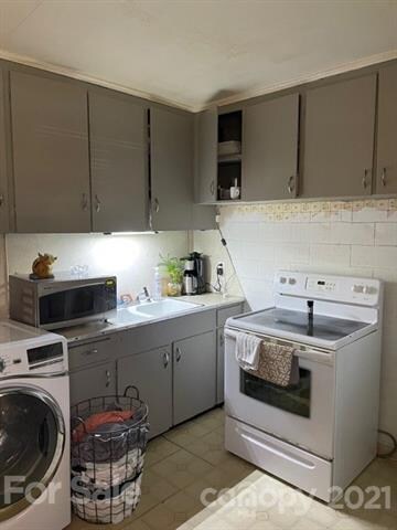 303 Stockton St, Statesville, NC 28677 - photo 3