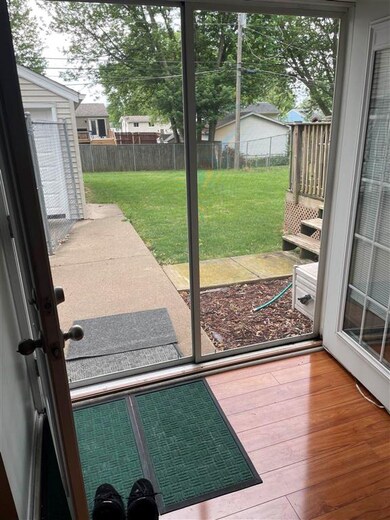 2915 W 67th St, Davenport, IA 52806 - photo 2