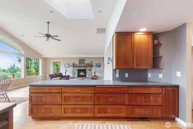 Thoughtfully Designed Kitchen: This cook’s dream features has large, deep drawers that offer ample storage for dishes and kitchen essentials—making meal prep and organization both effortless and enjoyable.