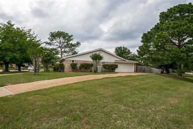 621 Avinell Dr, Bedford, TX 76022 - photo 2