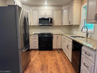 lovely upgraded kitchen!