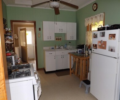 209 Veazie St, North Adams, MA 01247 - photo 2