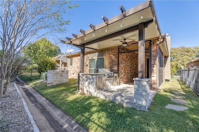 1736 Twin Pond Cir, College Station, TX 77845 - photo 3