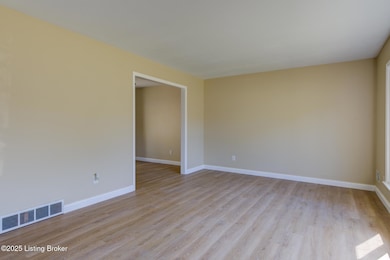 8201 Huntsman Trail, Louisville, KY 40291 - photo 3