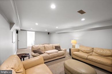 1233 S Oakcrest Rd, Arlington, VA 22202 - photo 4