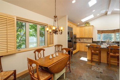 Casual Eating area in Kitchen