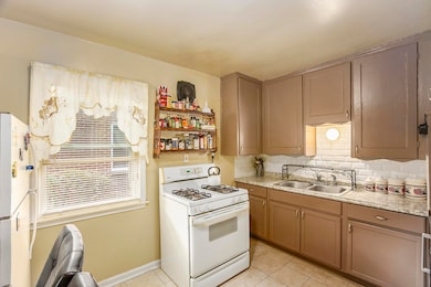 19506 Pennington Dr, Detroit, MI 48221 - photo 3