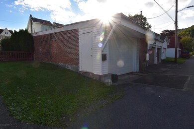 216 Center Ave, Jim Thorpe, PA 18229 - photo 2