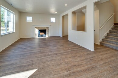 16619-LandingCt-040